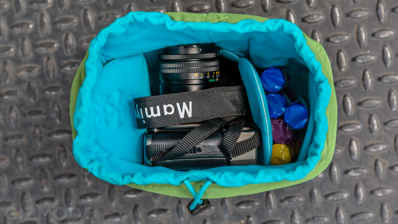 Illustration for article titled The Best Camera Bag Is One You Put Together Yourself